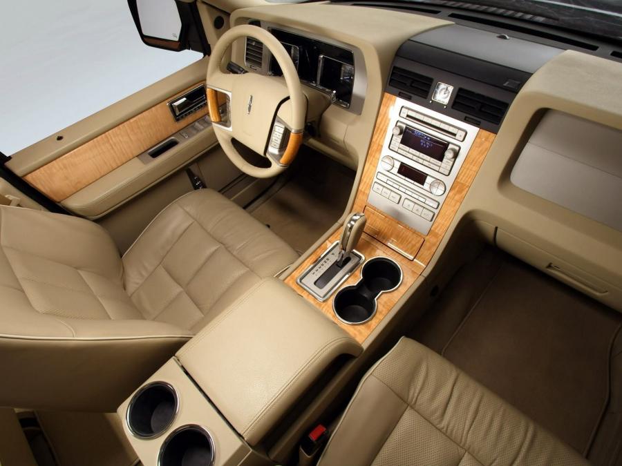  Lincoln Navigator 2006 года  (фото 27 из 82)